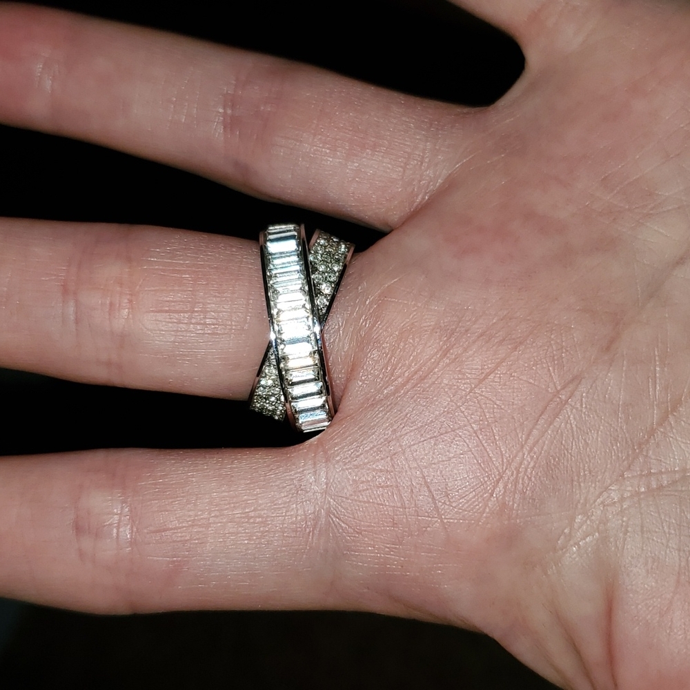 MKors double ring comes with pouch and bg size 8 - Picture 10 of 11